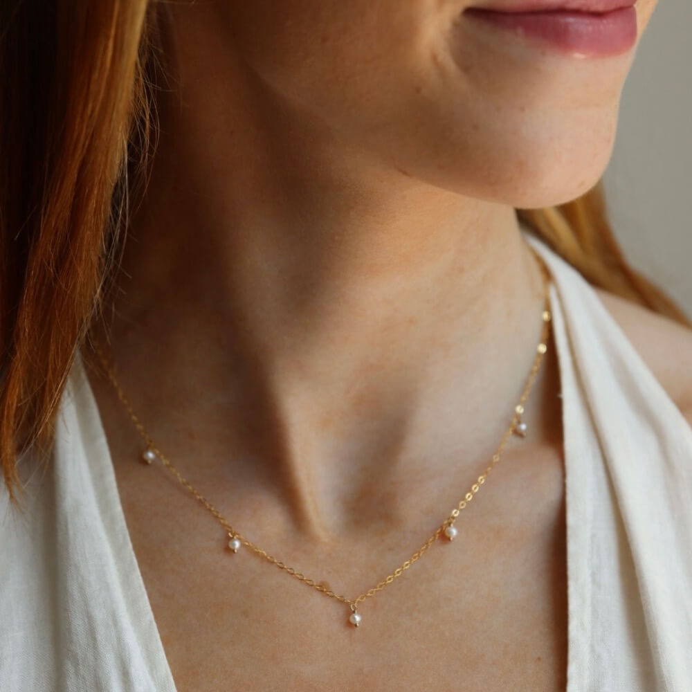 Delicate pearl necklace discount