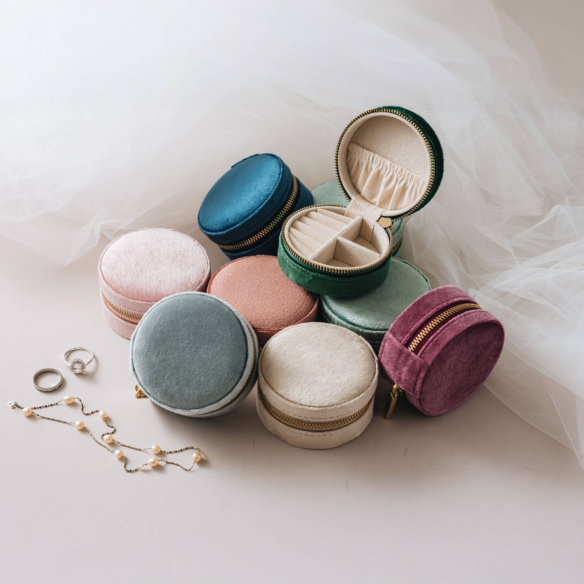 Round Velvet Jewelry Box Case