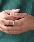Model wearing 925 sterling silver Circle ring
