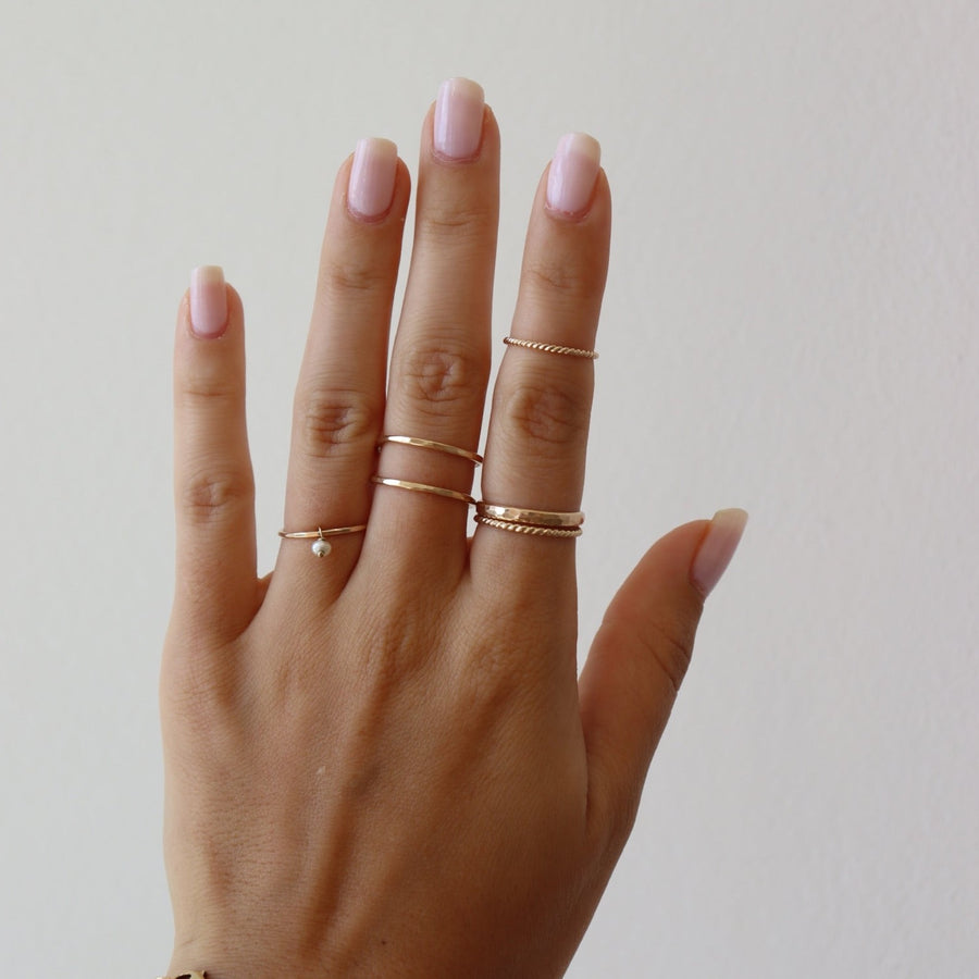 Model wearing spiral midi ring on pointer finger. 