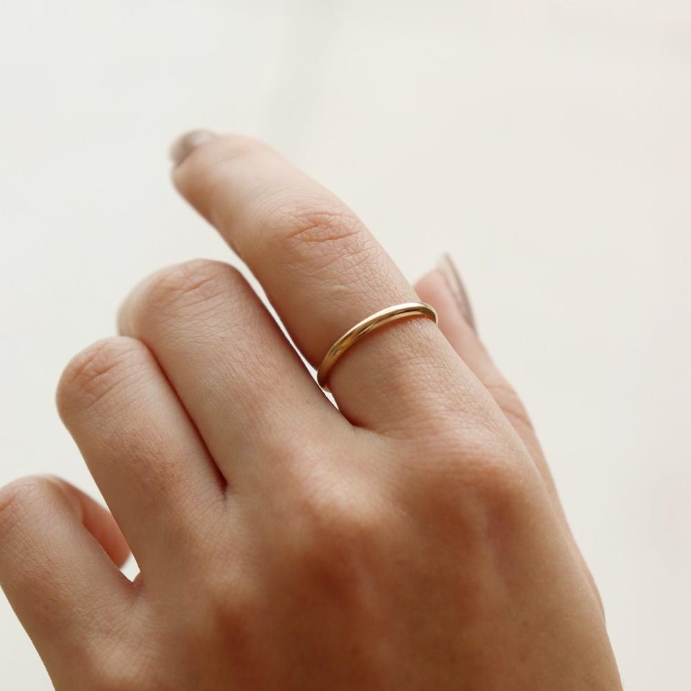 Model in 14k Gold Circle Ring