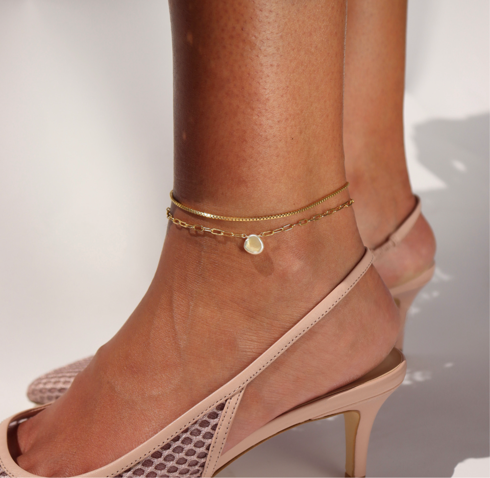  Model wearing 14k gold fill anklet featuring a freshwater pearl 