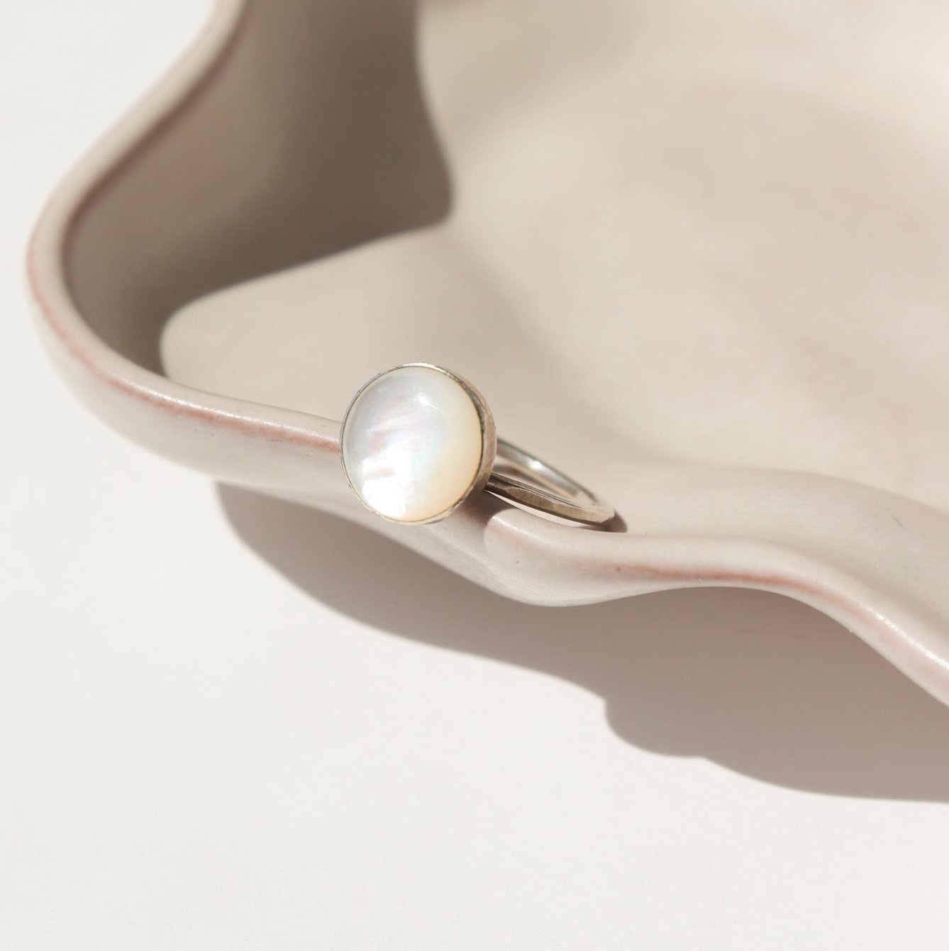 Model wearing 925 Sterling Silver Mother of pearl ring