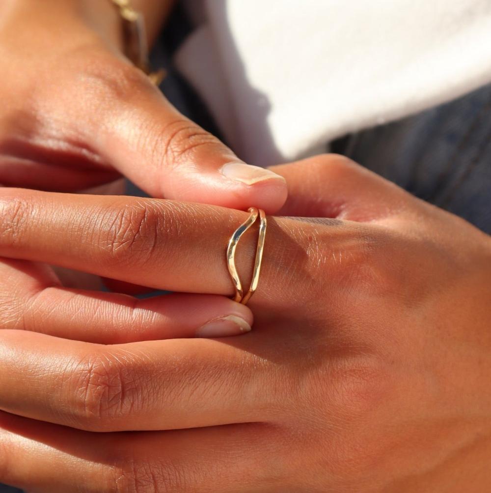 Model wearing 14k gold full mesa ring paired with the plunge ring